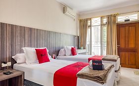 RedDoorz near UNTAG Surabaya