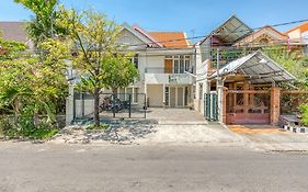 RedDoorz near UNTAG Surabaya